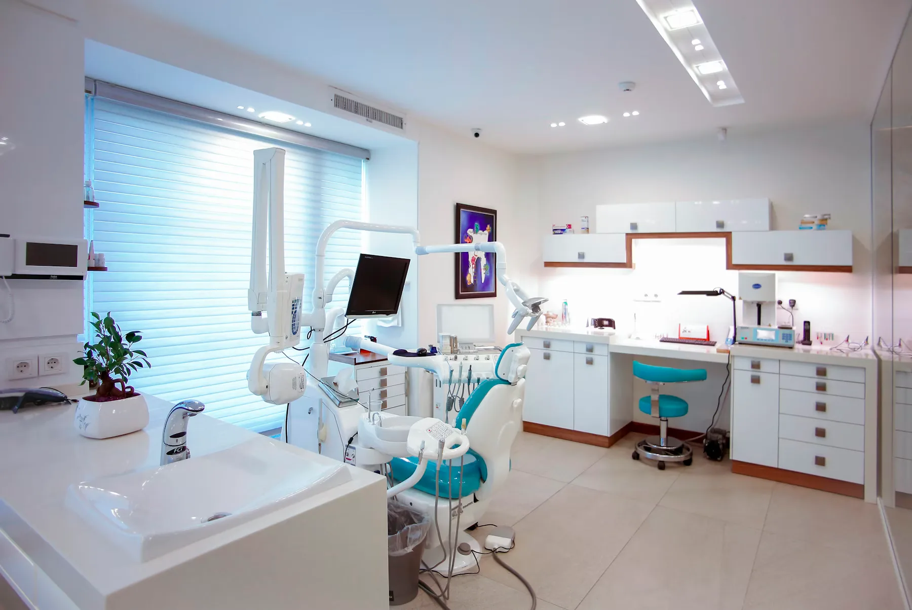 Modern dental treatment room